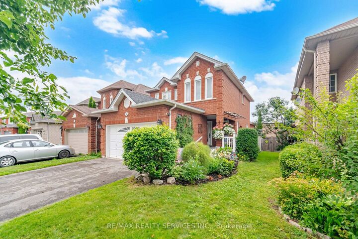 30 Henderson Crescent — photo 1