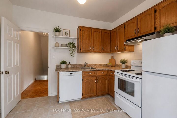 Property Photo:  176 Macdonell Avenue Upper  ON M6R 2A7 