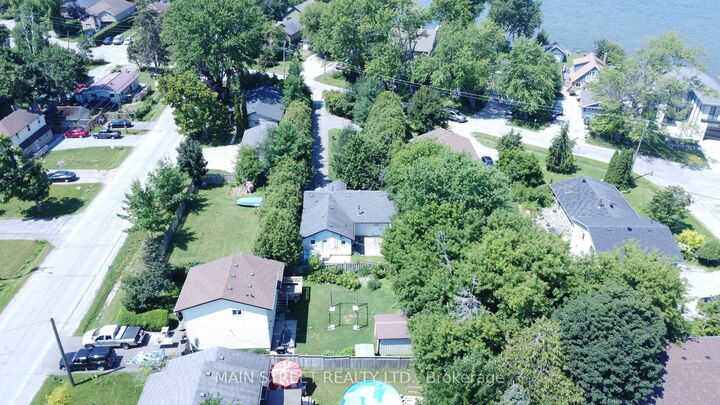 Photo de la propriété:  467 Lake Drive S  ON L4P 1R2 