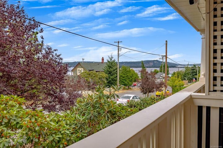 Property Photo: 645 Selby St #204 BC V9R 2S2