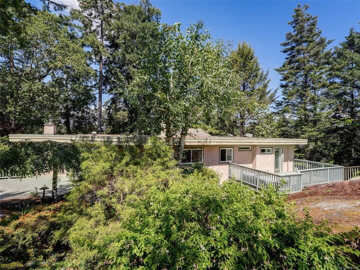 Property Photo:  1055 Thistlewood Dr  BC V8X 4V7 