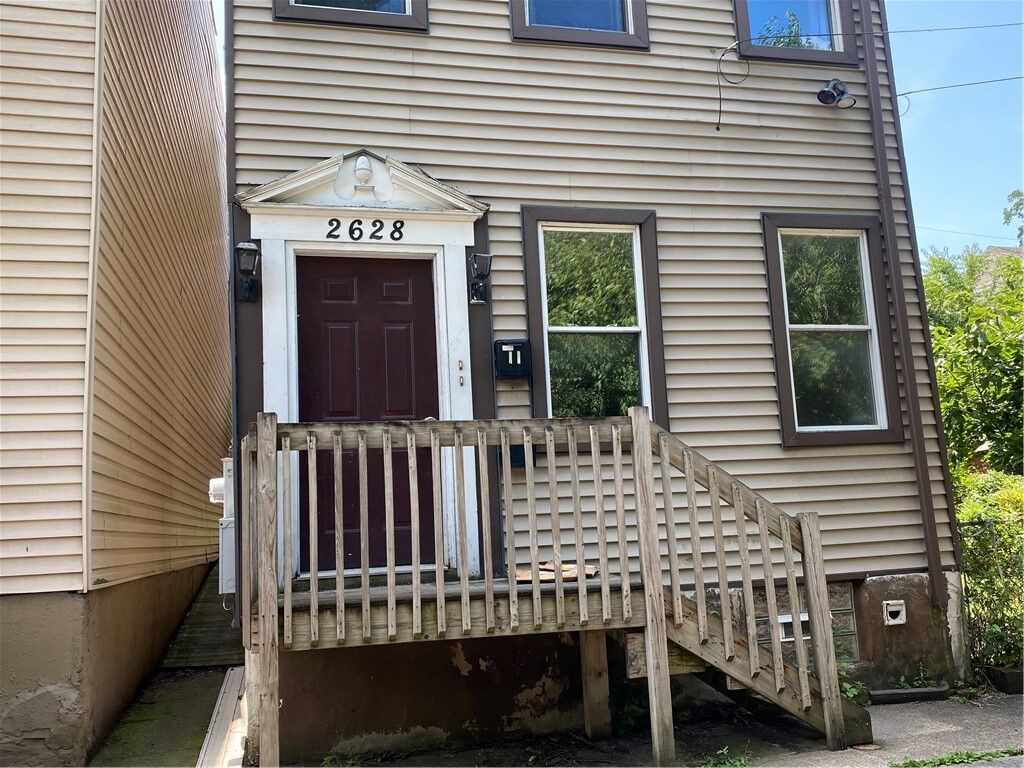 Property Photo: 2628 Edwards Way 2 PA 15203