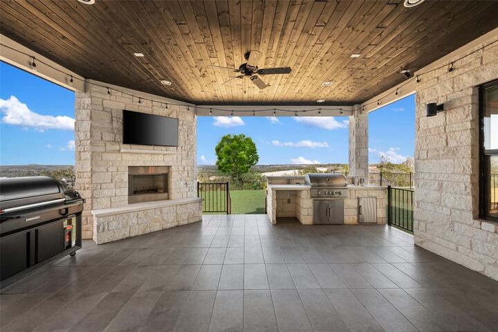 Property Photo: 204 Roseleaf Court TX 78642