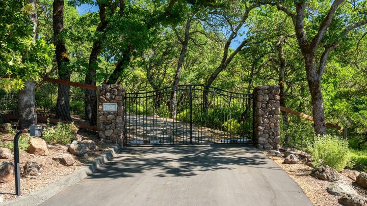 Property Photo:  4727 Muirfield Court  CA 95405 