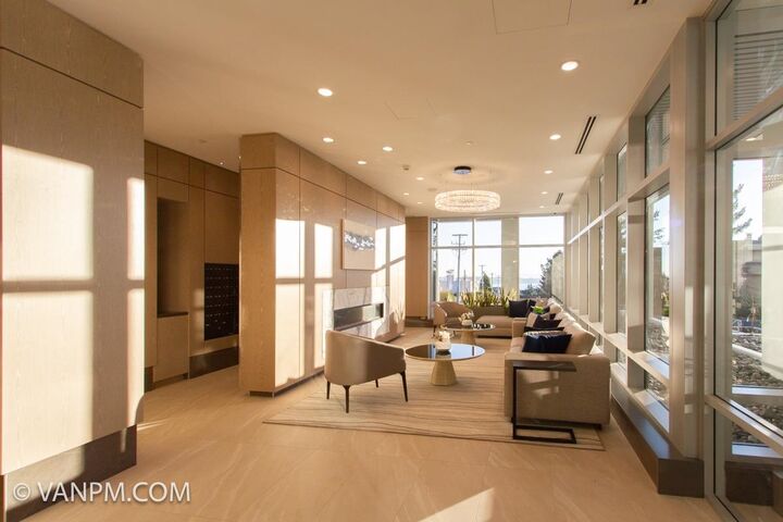 Property Photo: 15165 Thrift Avenue 202 BC V4B 0C1