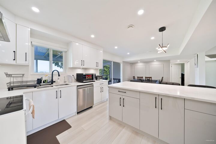 Property Photo: 5835 Crescent Drive BC V4K 2E7