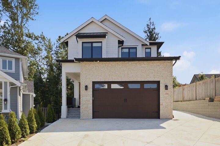 Property Photo: 35133 Christina Place 5 BC V2S 8H1
