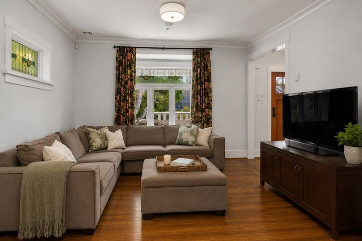Property Photo: 3541 W 8th Avenue BC V6R 1Y8
