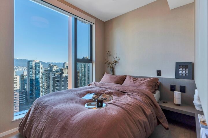 Property Photo: 1482 Robson Street 2204 BC V6G 0E4