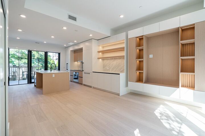 Property Photo: 551 W 28th Avenue 107 BC V5Z 2H2