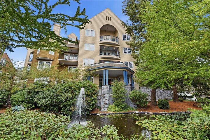 Property Photo:  5556 14 Avenue 105  BC V4M 4E7 