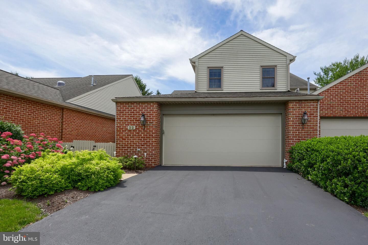 Property Photo:  