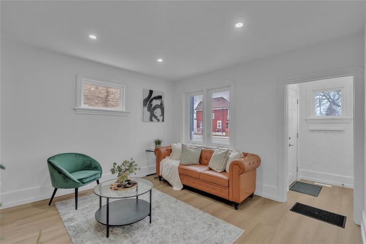 Photo de la propriété: 419 Mountain Avenue MB R2W 1K5