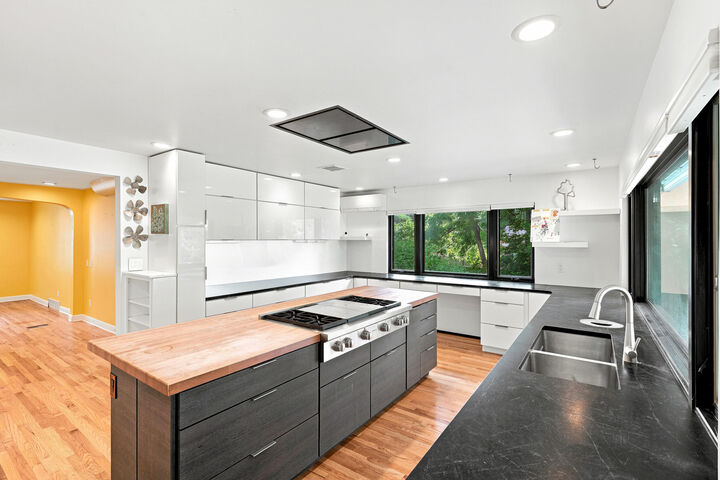 Property Photo:  406 W Walnut St  MO 65203 