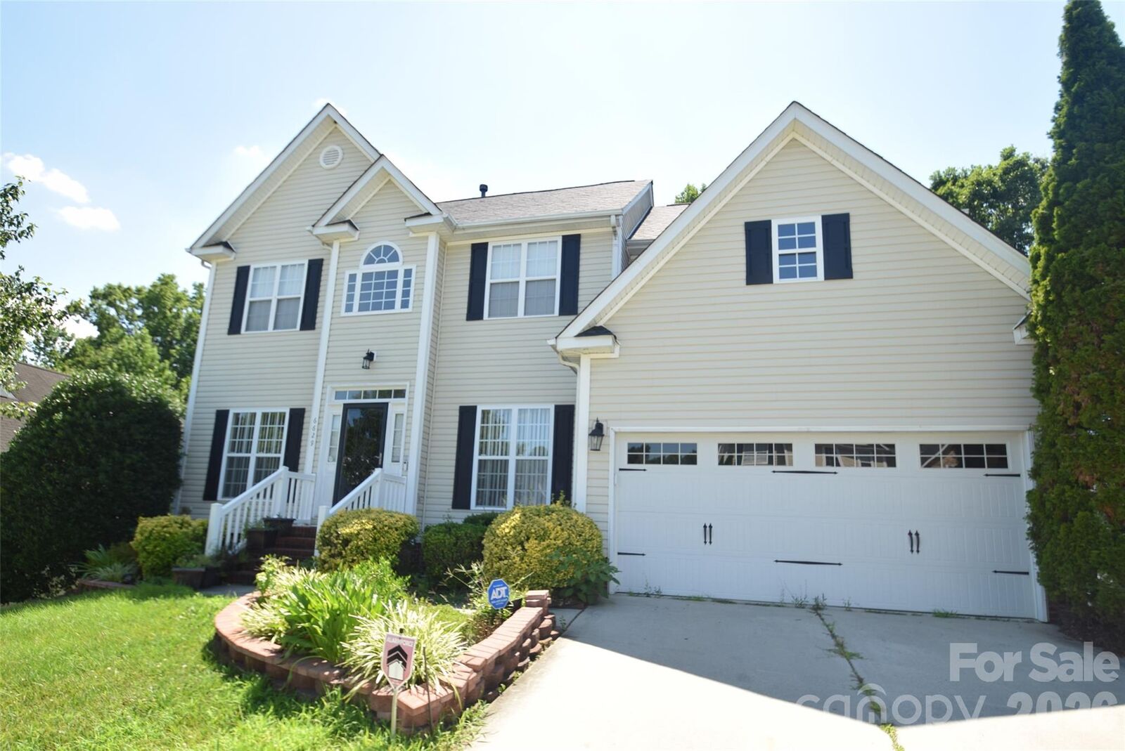 Property Photo: 6629 Pattonsburg Drive NC 28213
