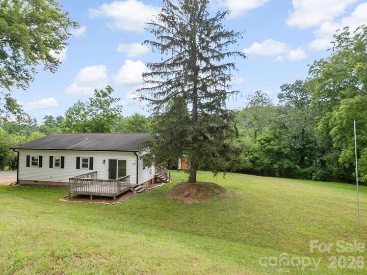 Property Photo:  47 Carolina Mountain Drive  NC 28715 