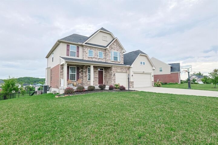 Property Photo: 2706 Hartfield Lane OH 45040