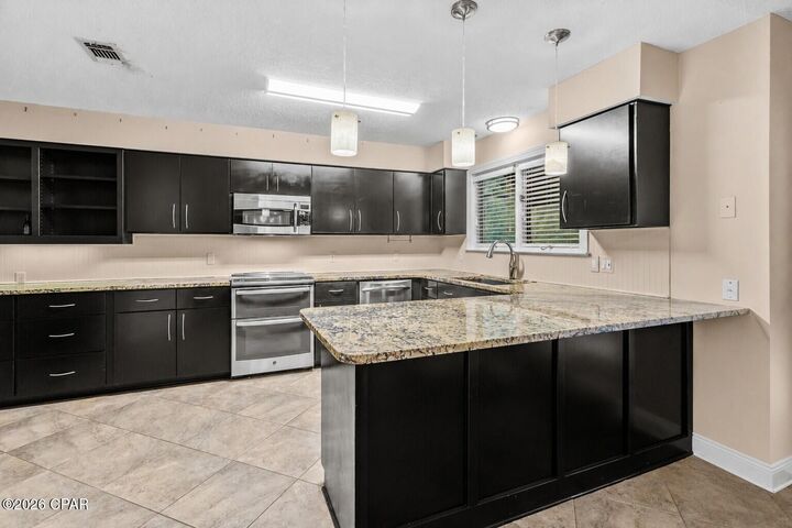 Property Photo: 203 Bunker Lane FL 32408