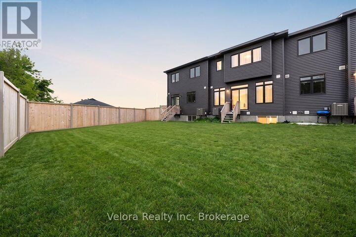 Property Photo: 611 Knotridge Street ON K1W 0M3