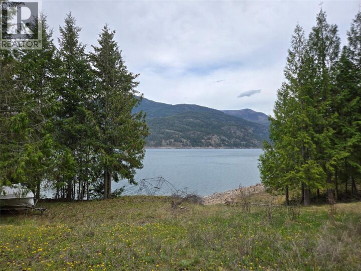 180 Lower Arrow Lake — photo 1