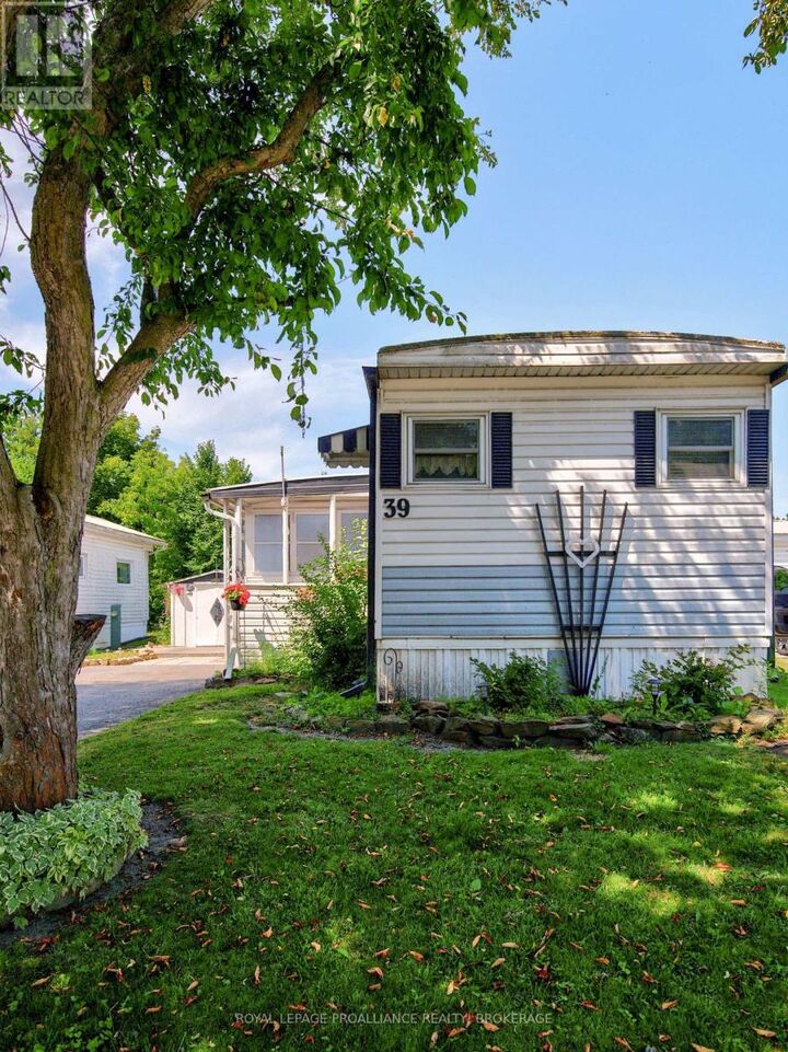Property Photo: 39 Worthington Way ON K7K 5C2