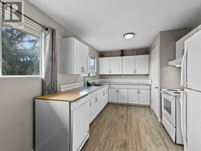 Property Photo: 948 Ryan Place BC V2B 4T5