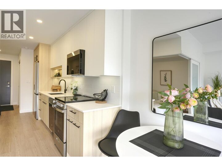 1380 Pridham Avenue 408 — photo 1