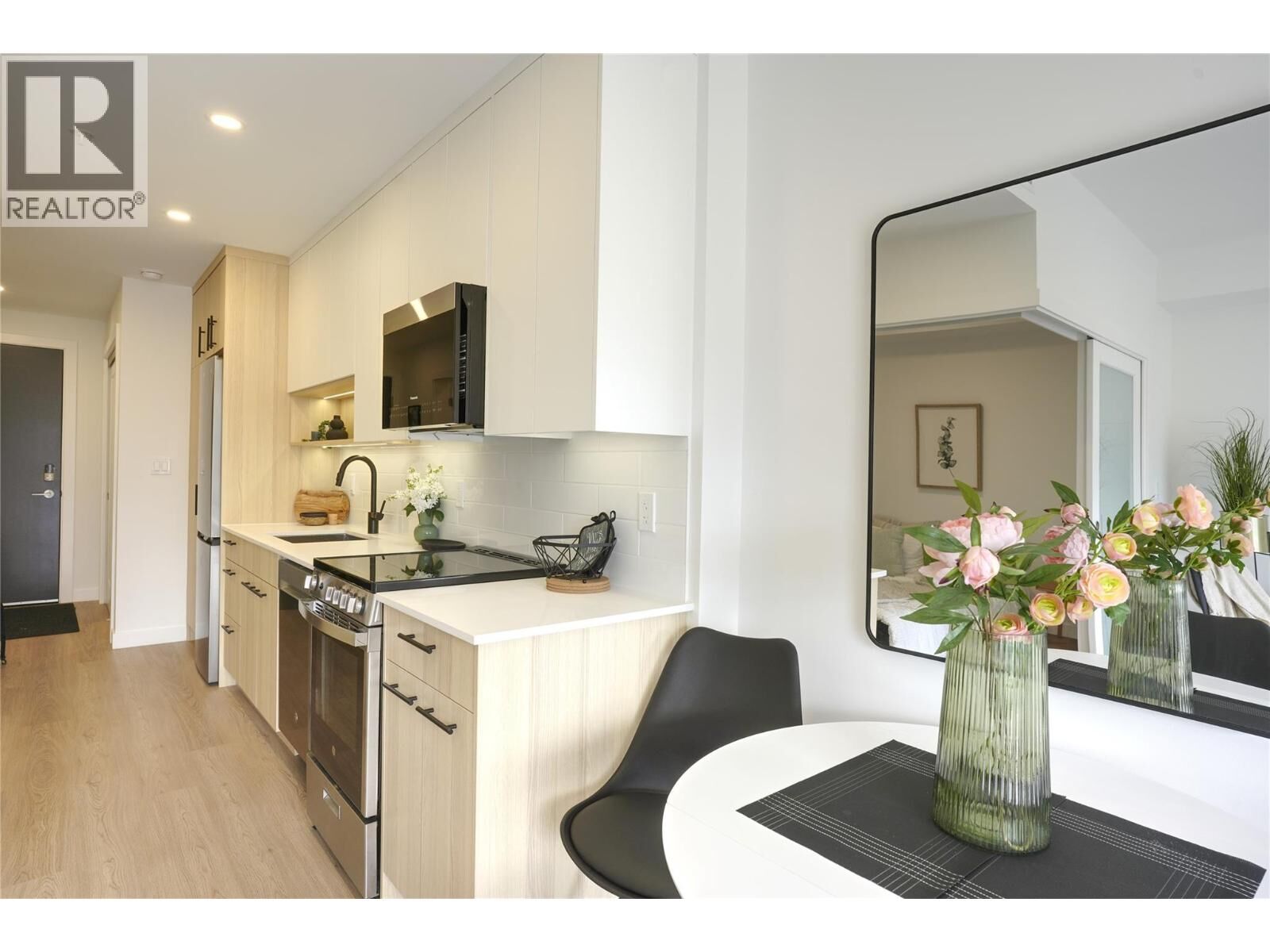Property Photo:  1380 Pridham Avenue 408  BC V1Y 6B5 