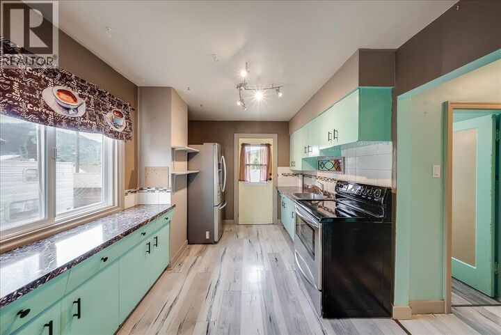 Property Photo: 936 Thackeray Street BC V1R 2C2