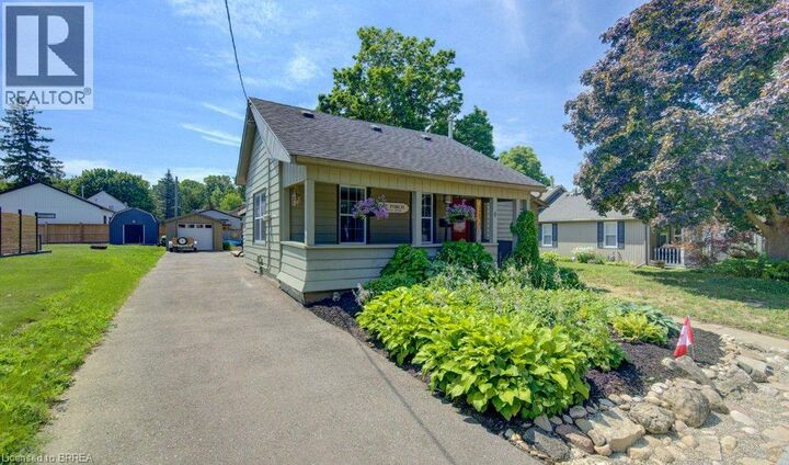 Property Photo:  4 Wellington Street  ON N3L 1S4 