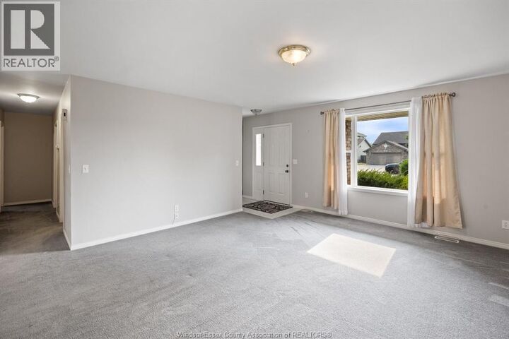 Property Photo: 450 Thorn Ridge Crescent ON N9V 3Y2