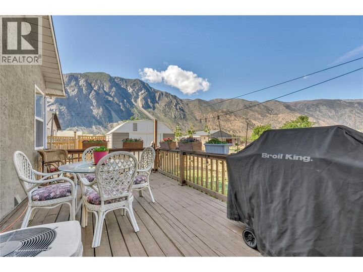 Property Photo: 522 Vansanten Road 1 BC V0X 1N5
