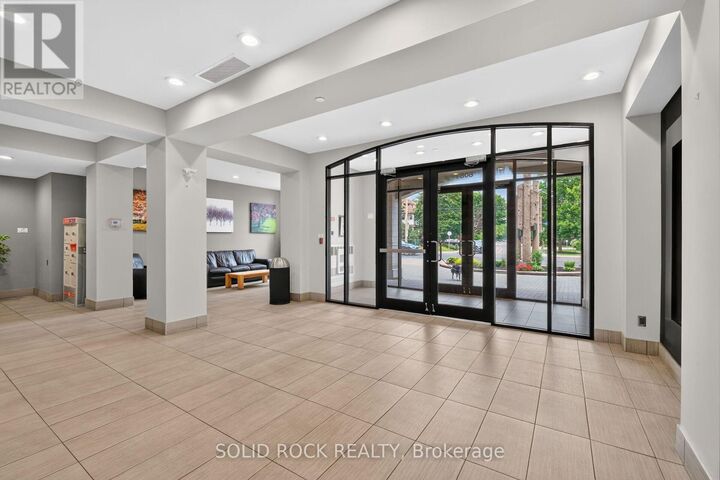 Property Photo:  808 Bronson Avenue Ph18  ON K1S 5A4 