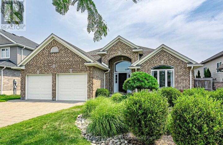 Photo de la propriété:  270 Boyd Boulevard  ON N0M 2M0 