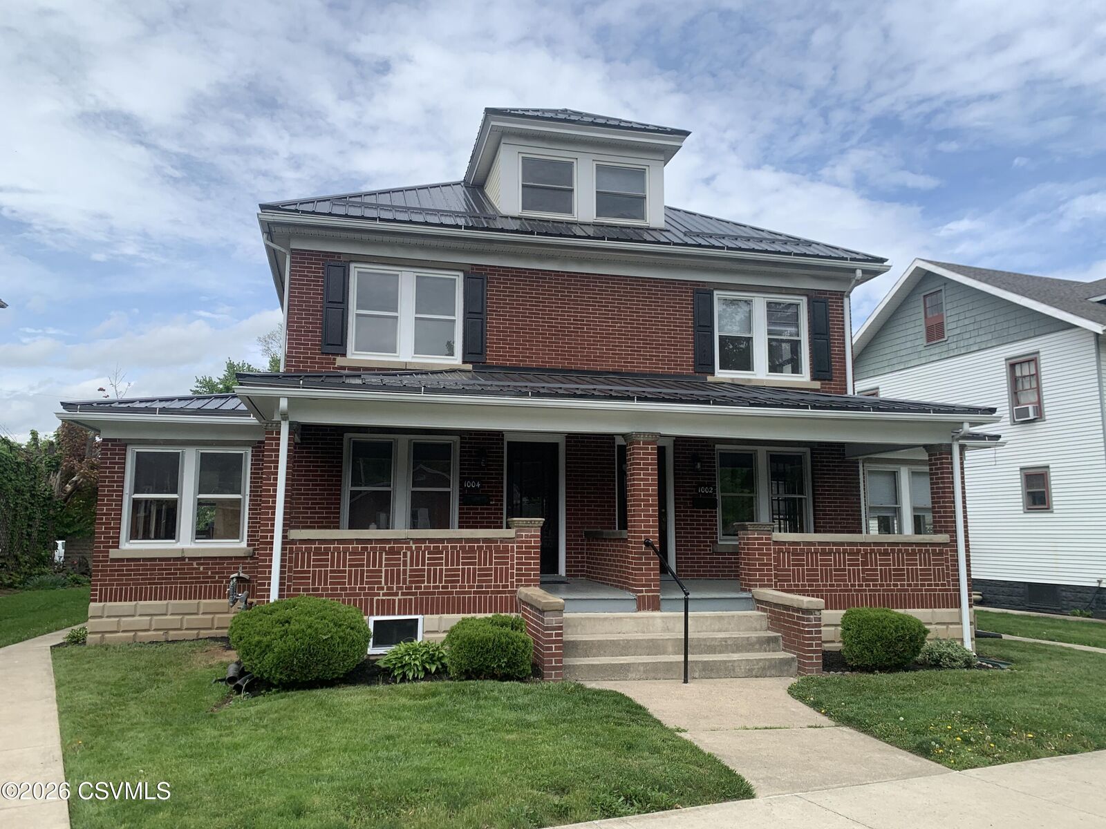 Property Photo: 1004 W Market Street PA 17837