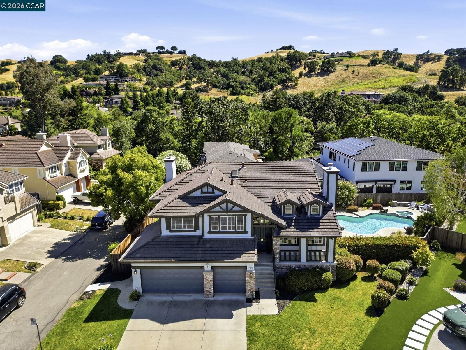 Property Photo: 183 Lasata Ct CA 94526