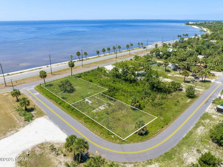 Property Photo: 2411 Victoria Avenue 2015 FL 32456