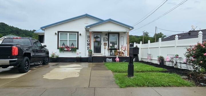 Property Photo: 418 N Lock Ave. KY 41230