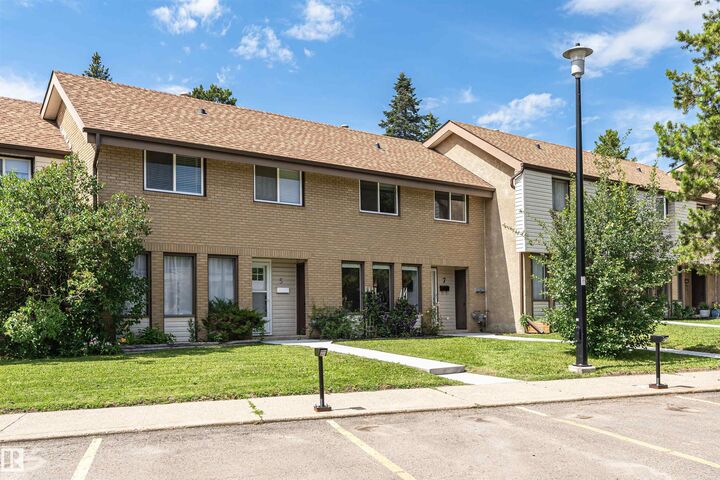 Property Photo:  7 Grandin Village  AB T8N 1R9 