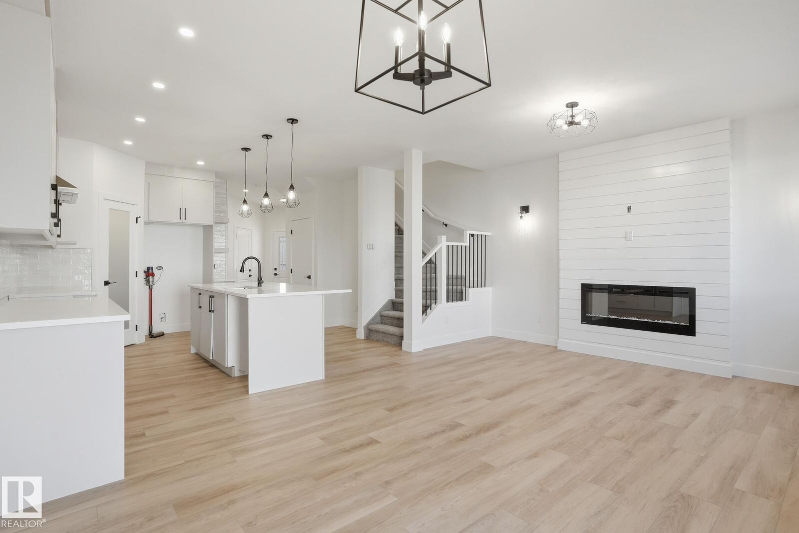 Property Photo: 102 Spring Link AB T7X 2X7