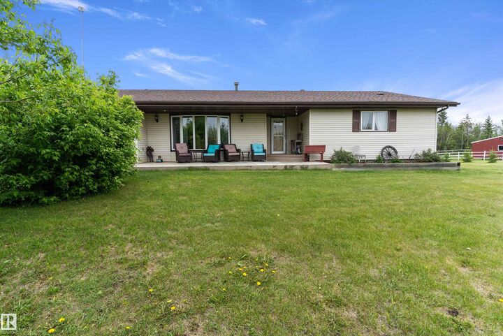Property Photo:  48237 Rge Rd 240  AB T0C 1Z0 