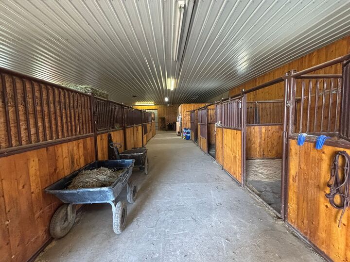 Photo de la propriété:  411048C Buster Creek Rd  AB T4T 0A3 