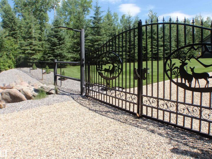 Property Photo: 68 59316 Rge Rd 54 AB T7N 1N3