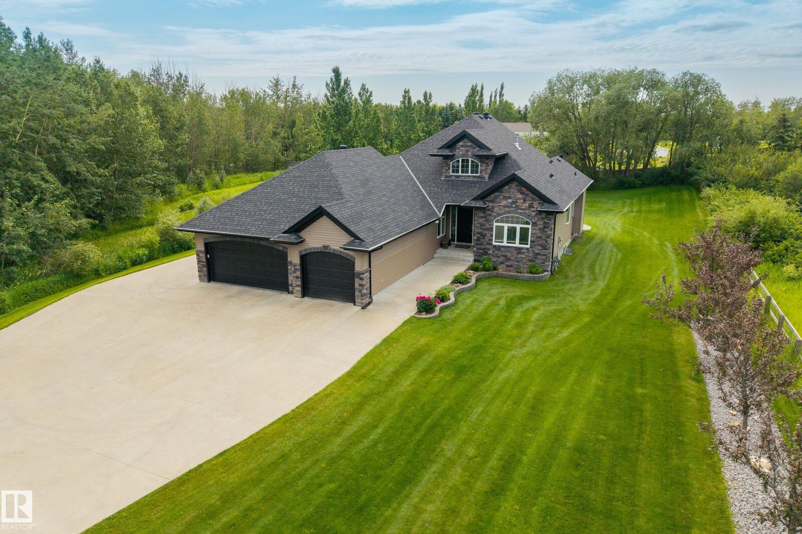 Property Photo: 23549 Twp Rd 510 115 AB T4X 0T1