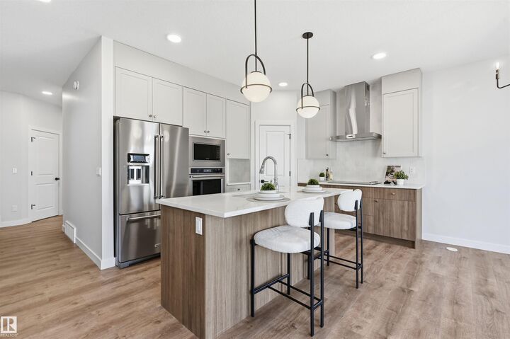 Property Photo:  3024 Dixon Landing SW  AB T6W 5L1 