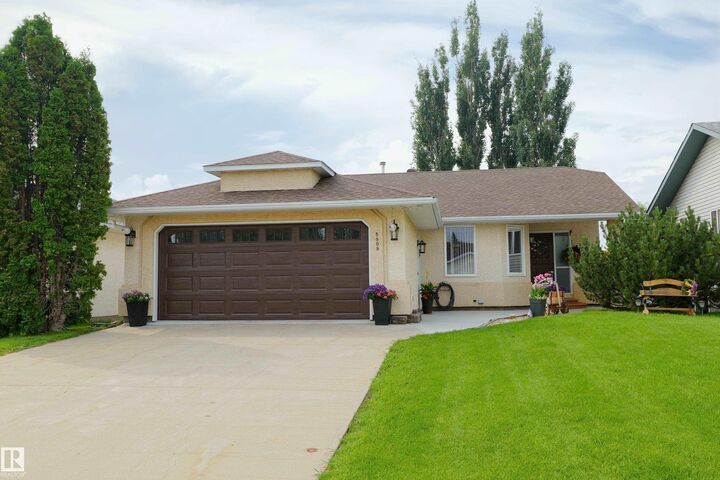 5909 52 Avenue — photo 1