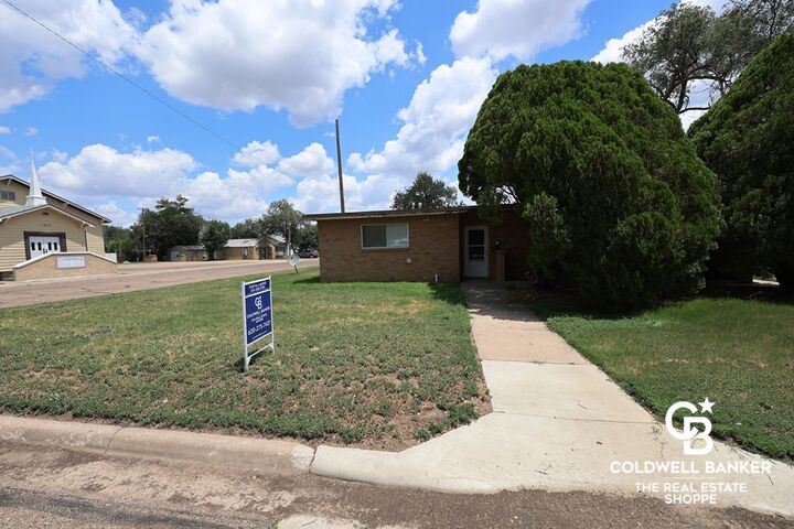 Property Photo: 512 Conkling Avenue KS 67846