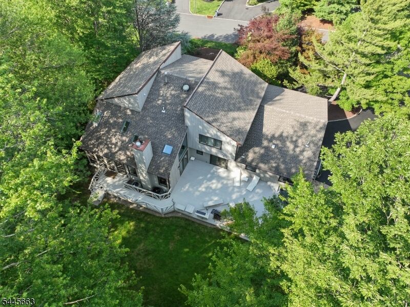 Property Photo:  11 Maywood Ct  NJ 07006 