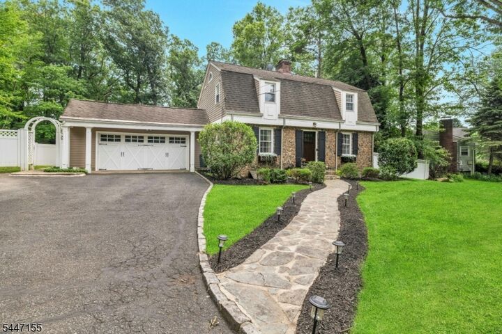 Property Photo:  2640 Crest Ln  NJ 07076 