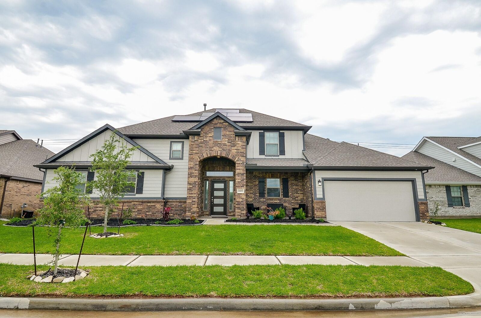 Property Photo: 6807 Vista Ledge Drive TX 77521